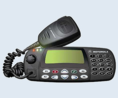 Motorola GM380, мобильная радиостанция, 136-174МГц, в комплекте: кабель питания, кронштейн крепления, гарнитура